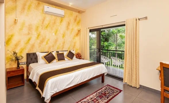 Balcony Room